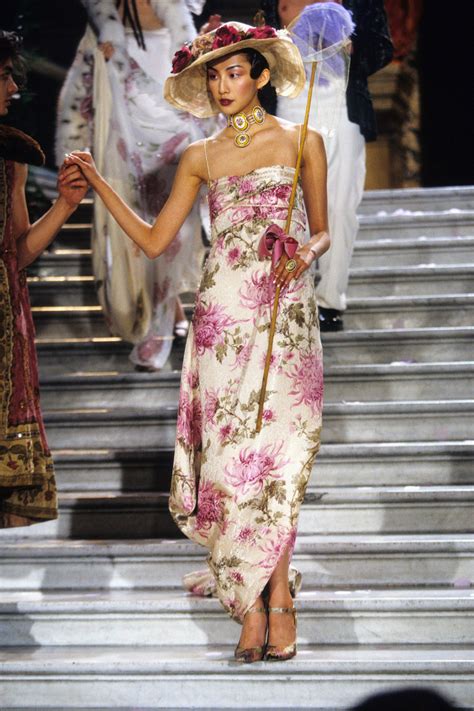 dior spring couture 1998|CHRISTIAN DIOR Spring Summer 1998 Paris .